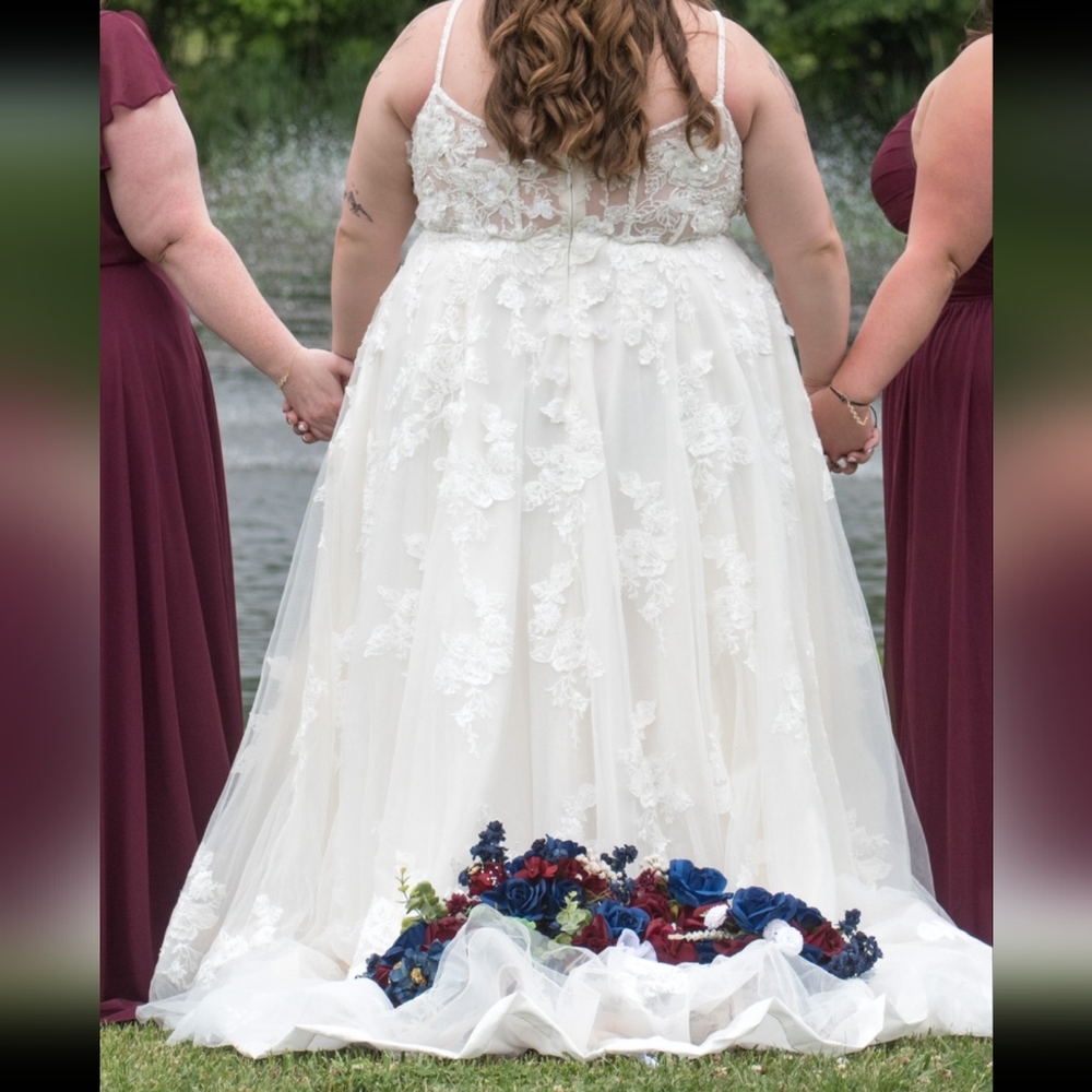 Oleg Cassini Ivory Lace Bridal Gown